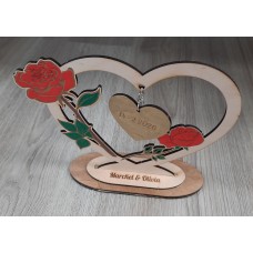 Houtenhart versierd met rozen Houtenhart versierd met rozen